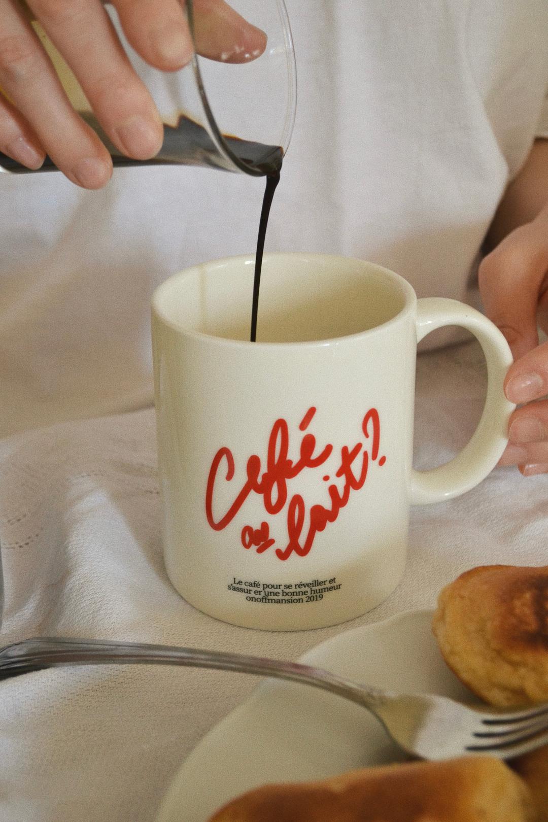 cafe au lait cover mug (red)