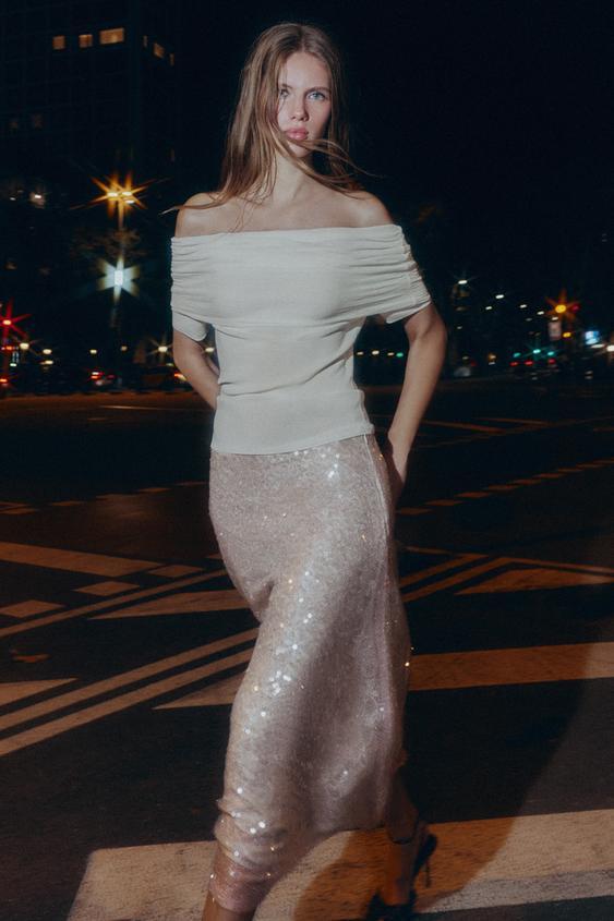 OFF-THE-SHOULDER KNIT TOP