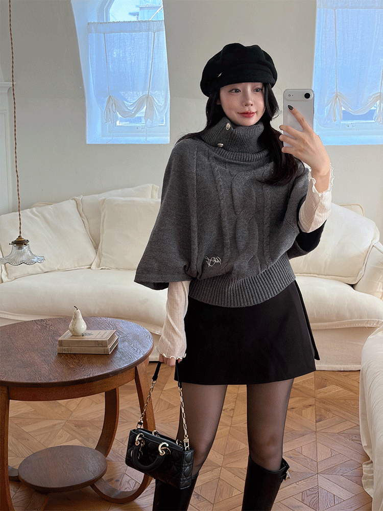 로망 케이프 터틀넥 니트