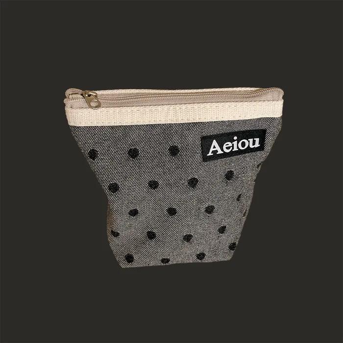 Aeiou Basic Pouch (M size) Dot and Black Jean