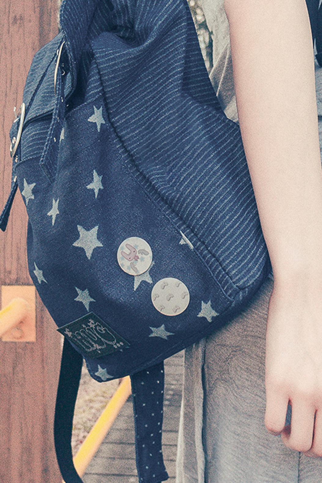 HUG friends pin button