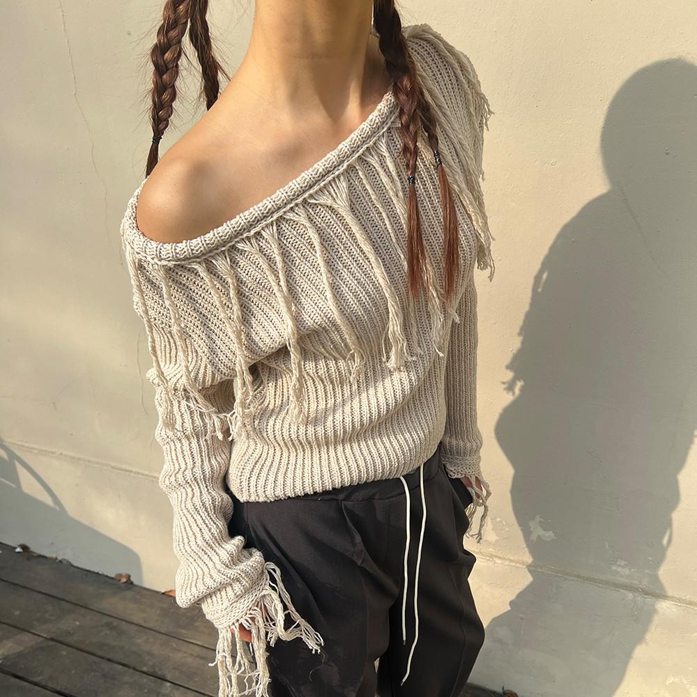 프린지 오프숄더 골지 니트 보트넥 기본핏 여성니트 유니크 페미닌 간절기 하객룩