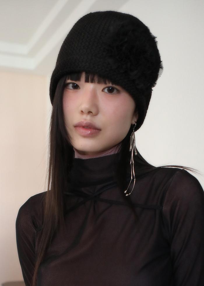 [예약배송 12/21] CHIFFON CORSAGE WARM BEANIE BLACK