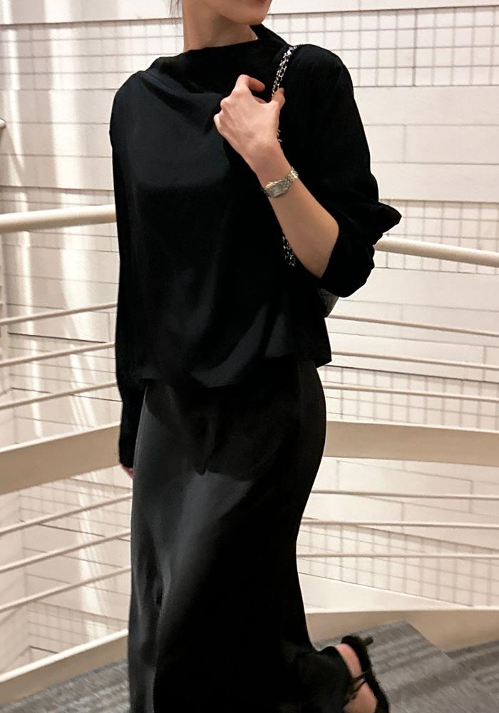 SILK 모크넥 블라우스