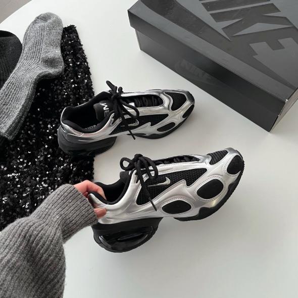 [해외]나이키 우먼스 에어맥스 뮤즈 블랙 메탈릭 실버 FV1920-001