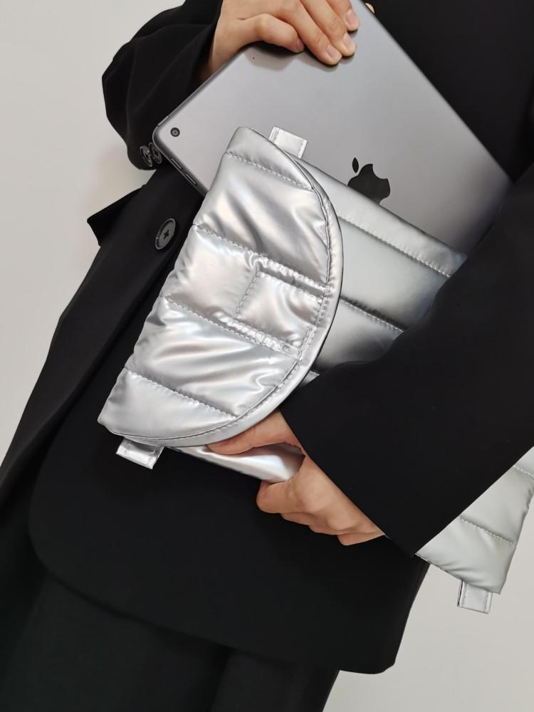 수심 Signature Pouch 아이패드 파우치 실버 패딩 가방 11 12인치