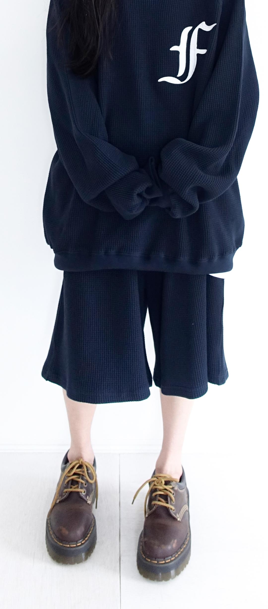 [F.E.E.S] waffle bermuda pants (navy)