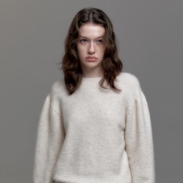 ITALIAN ALPACA SHIRRING SHOULDER SEAMLESS KNIT TOP