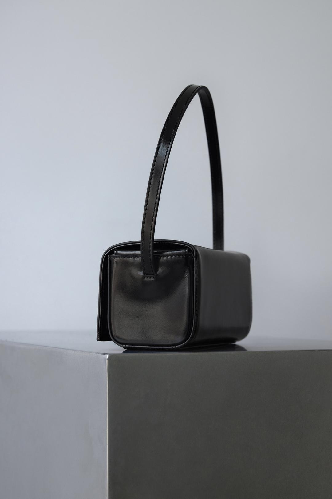 [2차 10/22 출고] [EXCLUSIVE] BUTTER BAR BAG MINI - BLACK