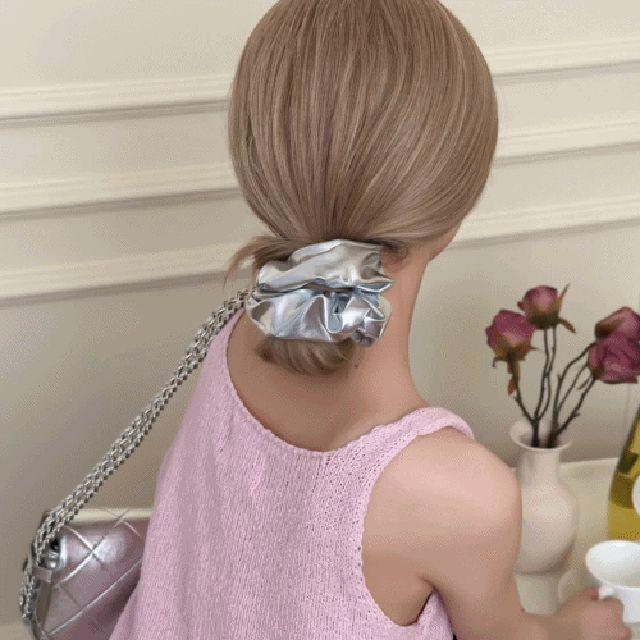 [1+1][당일 출고][2 SIZE] 실버 레더 헤어 스크런치 빅 스몰 데일리 포인트 머리 고무줄 곱창 끈