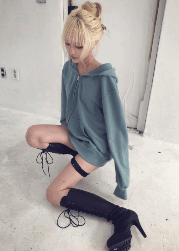 SOFT MINT ZIP HOODIE