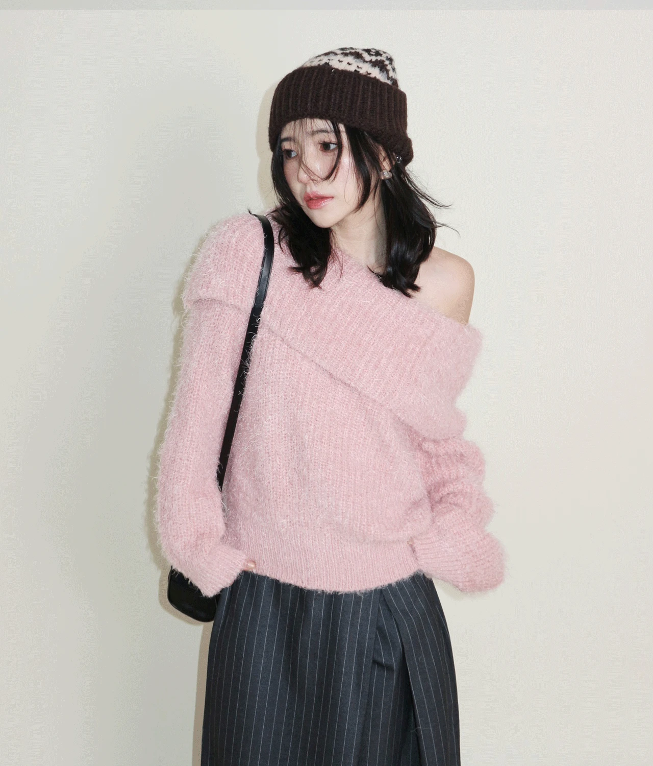 페더얀 앙고라 오프숄더 루즈핏 니트