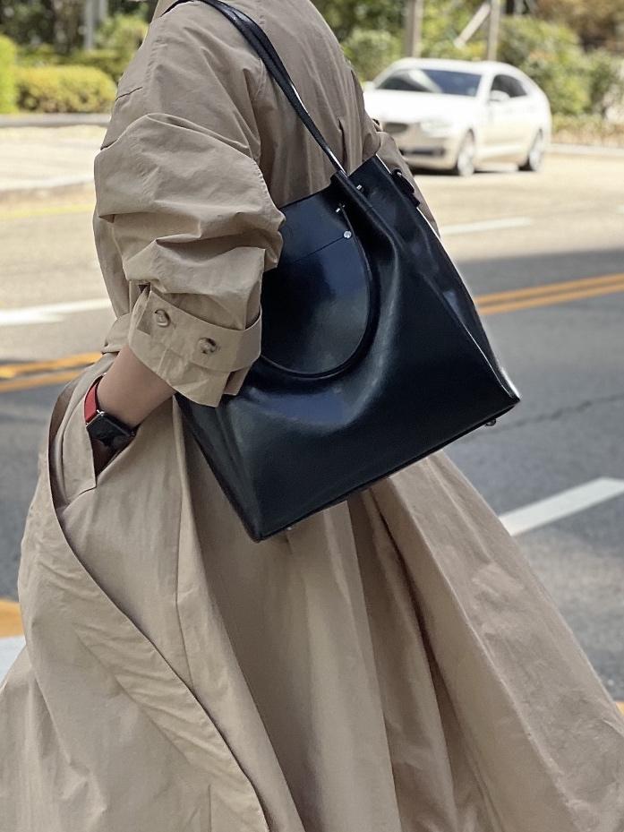 소 가죽 이지 투웨이 어반 숄더백 아이패드 수납 직장인 대학생 쇼퍼백