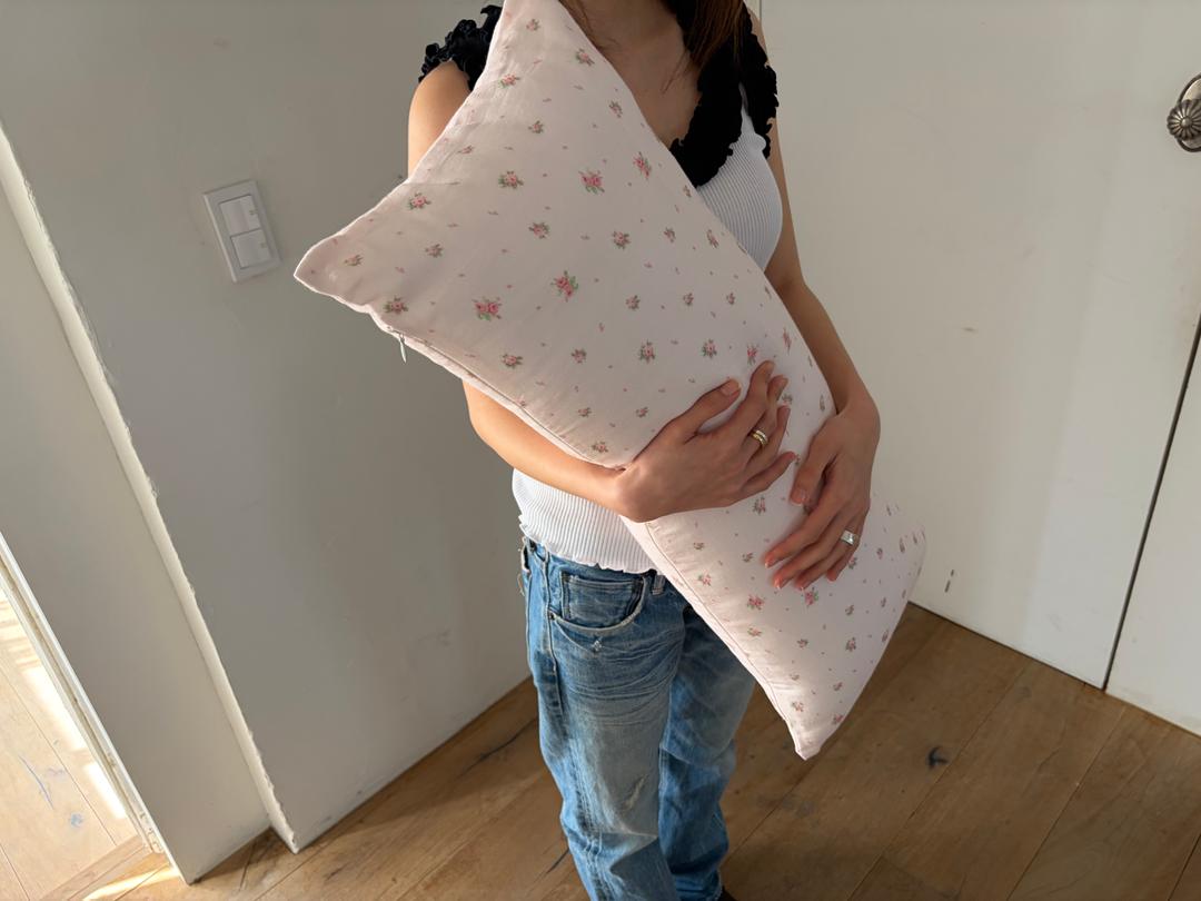 우유장미 쿠션 (30 x 70)