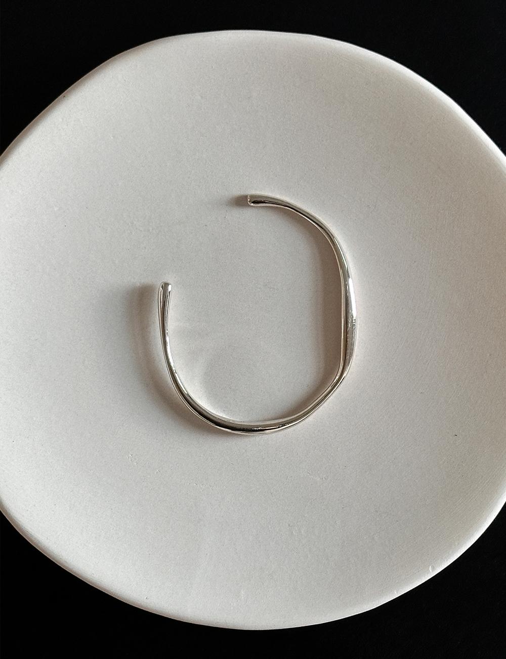 ALLURE BANGLE