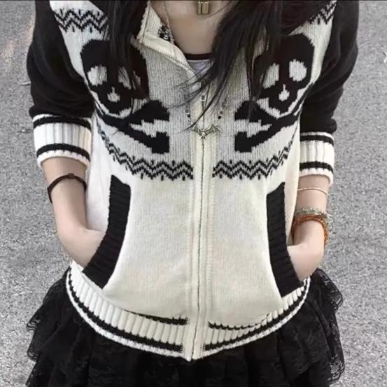 다즈데이즈 스컬 빈티지 니트 후드집업