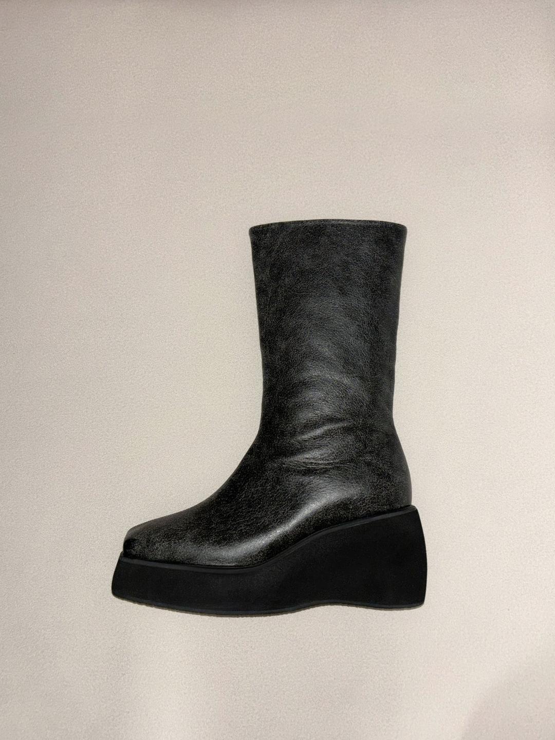 RINA WEDGE BOOTS VINTAGE BLACK — EECHAEROI