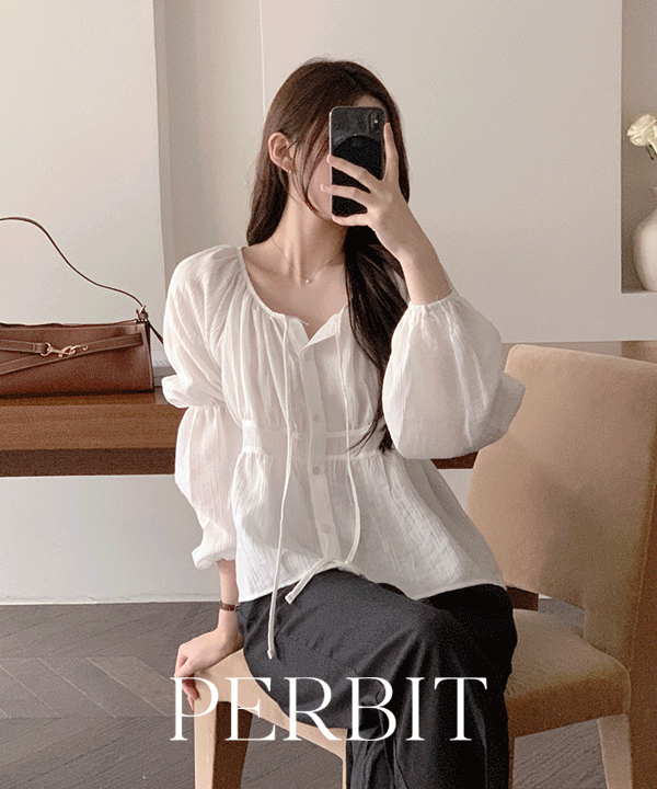 퍼빗 [P.B MADE] Soufflé Blouse 수플레 여리셔링 블라우스  - 2color