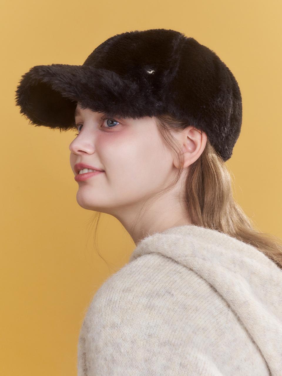 [아이브 장원영 착용] puffy fur heart ball cap_2 colors