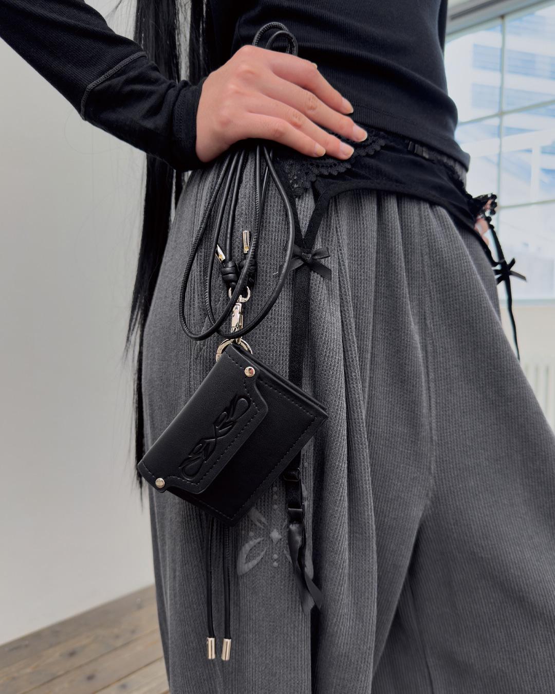 [9/8예약배송]MINI STRAP WALLET BAG-BLACK