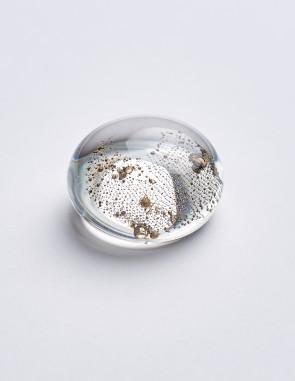 브라스 유리 문진, 유리한삶