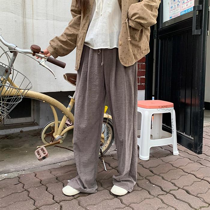 [자체제작] 와이드 핀턱 밴딩 팬츠 - 카키 브라운