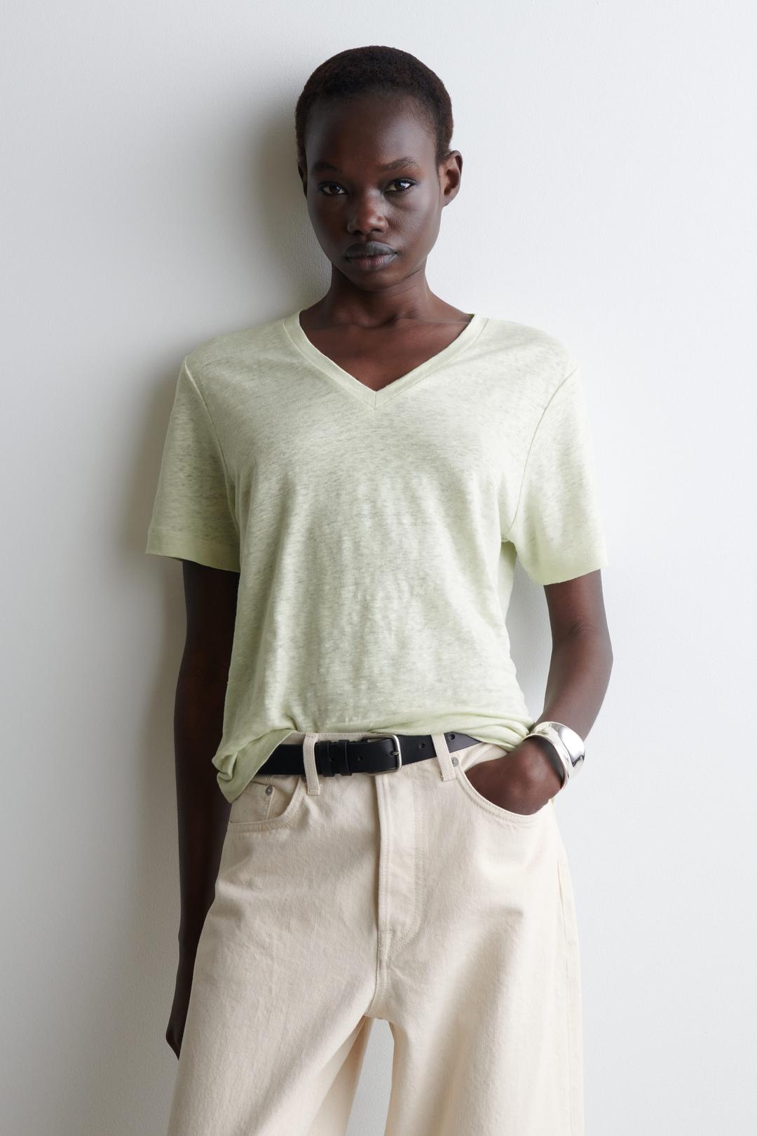 T-SHIRT LIN COL V - VERT CLAIR