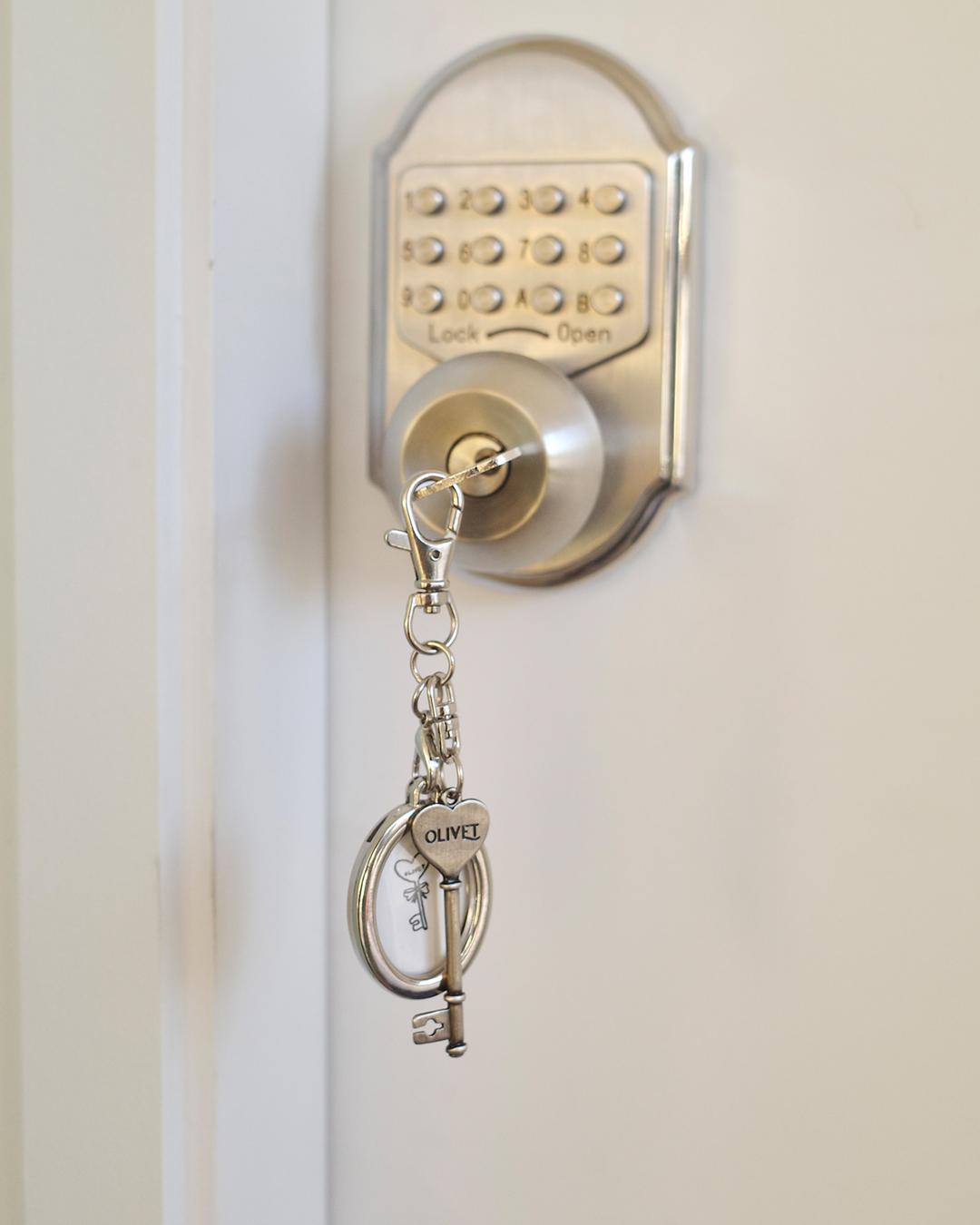 Atelier de Olivet key chain