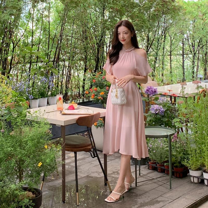 [ 🍂가을 신상 할인+쿠폰팩][주문폭주] 여신 실루엣의 쉬폰 오프숄더 홀터넥 2기장 원피스 dress 롱원피스 셔츠 쉬폰원피스 셀프웨딩 하객룩 롱 원피스 반팔 원피스 op9514 통통