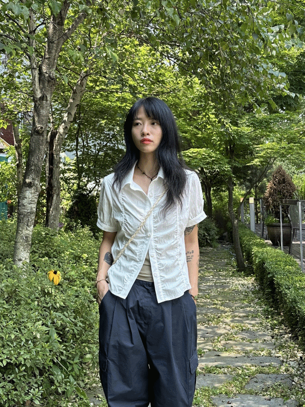 Silky shirring half blouse / 실키 셔링 하프 블라우스 반팔 블라우스 유니크 슬림 반팔셔츠