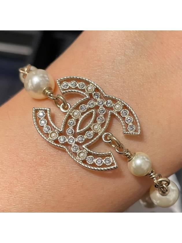 샤넬 진주 CC로고 팔찌 AB0634   |   발란코드 [15468365]