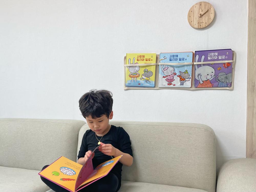 Amoo 가로 벽걸이 전면책꽂이 m 투명책꽂이