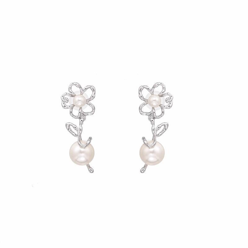 Graffiti Line Small Flower Earrings