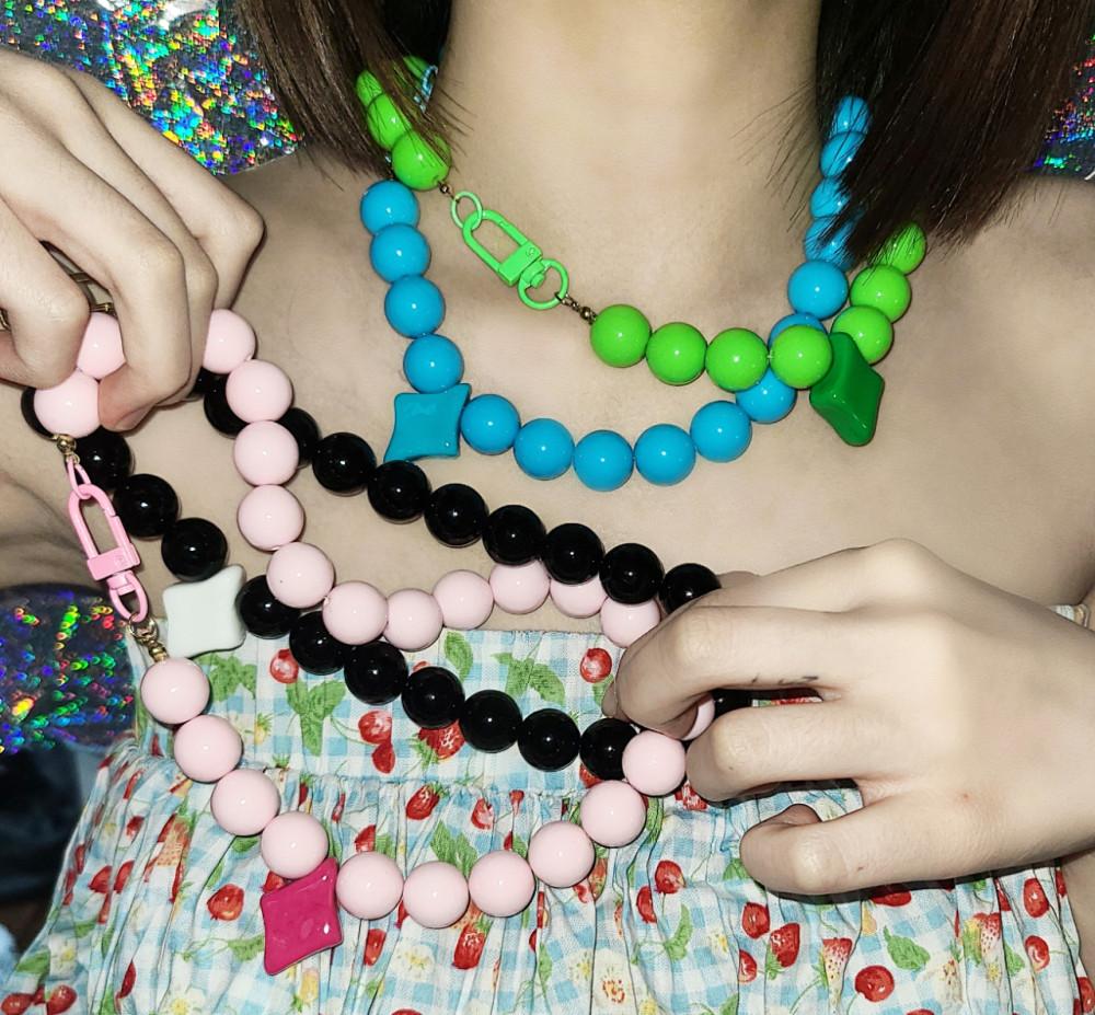 [목걸이] 마녀의 풍선 볼드한목걸이 볼드 비즈목걸이 초커 미묘로움