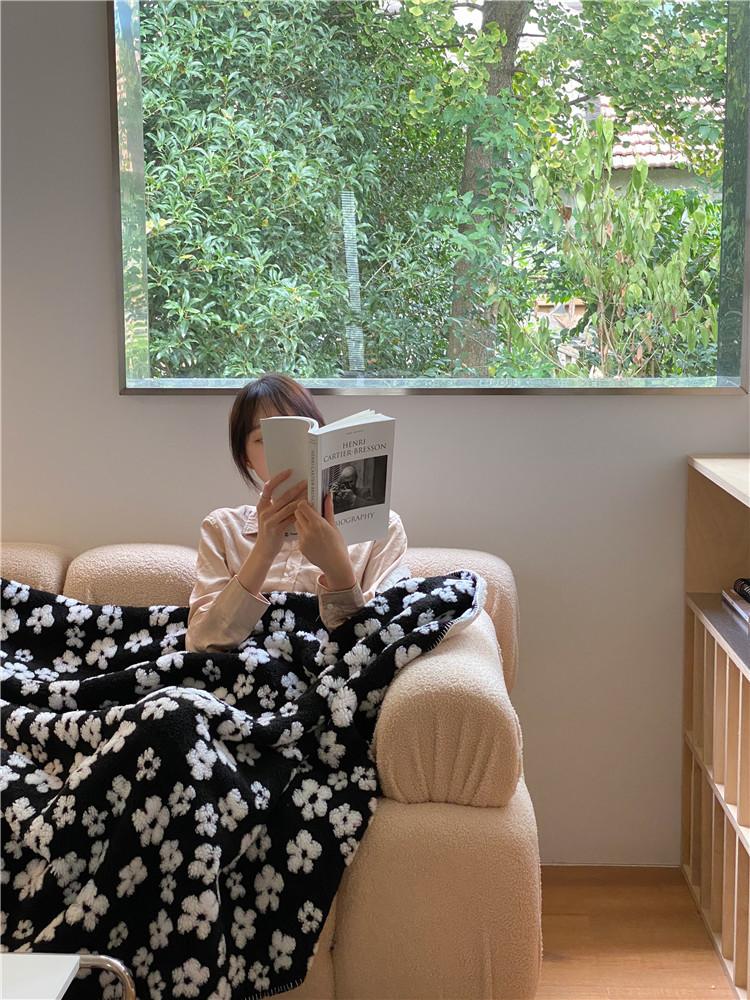 쏠띵즈 Black Daisy Blanket 블랙 데이지 블랭킷