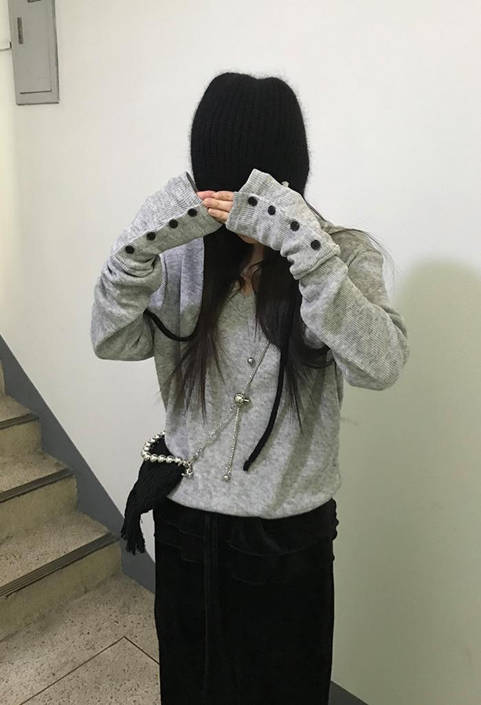 더니로 버튼 브이넥 울 니트