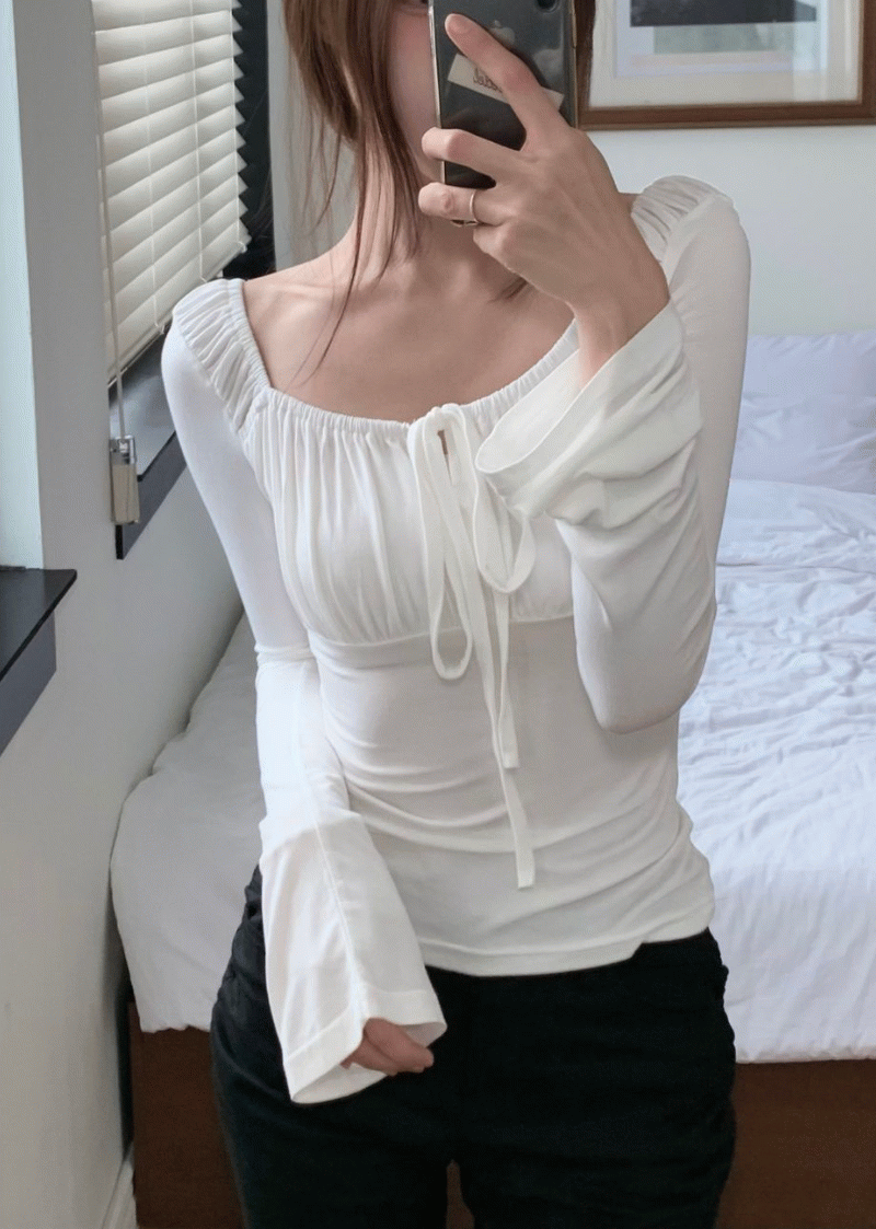 로브씨엘 [ 𝐫𝐨𝐦𝐚𝐧𝐭𝐢𝐜 🎀 ] 에벨린 셔링 스퀘어 리본 TOP