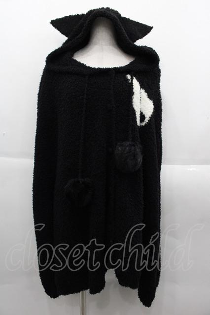 PUTUMAYO / 眼帯ねこもこもこケープ  黒Ｘ白 I-25-09-24-013-PT-JA-SA-ZI
