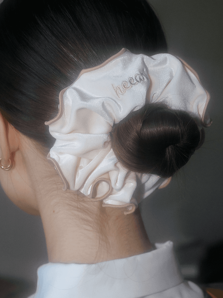 [아이린 착용]Bloom Velvet Scrunchie_Ivory