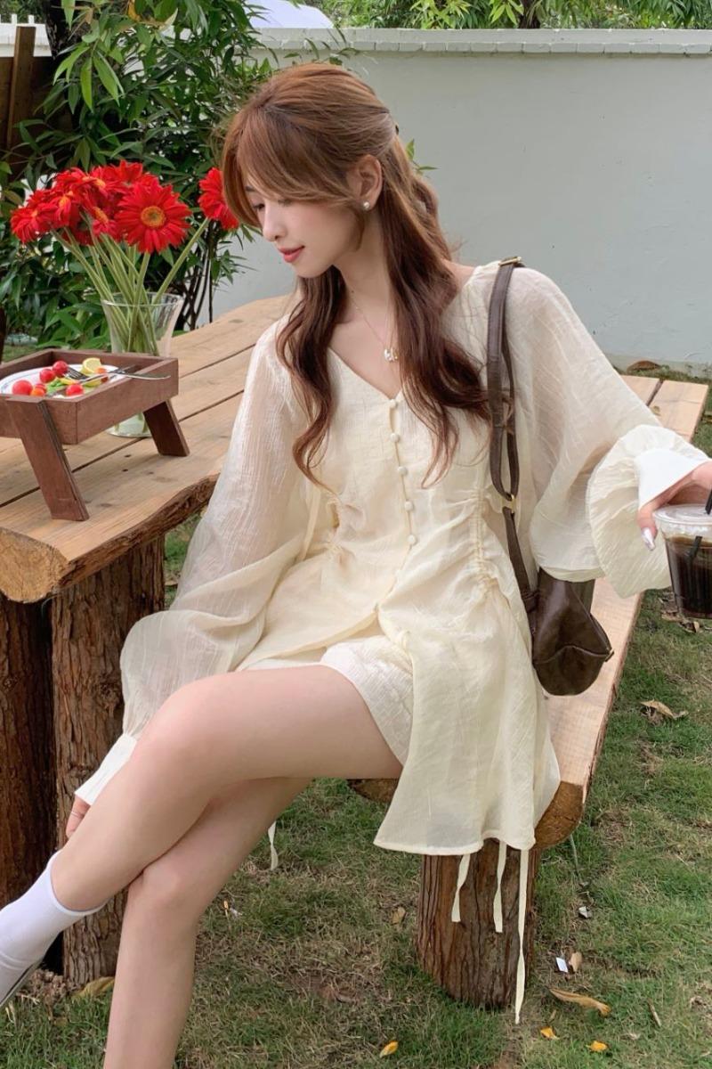 [세트구성] 메르안 베이지 벌룬 끈 브이넥 여리 루즈핏 셔링 긴팔 셔츠 하이웨스트 밴딩 반바지 썸머 여행룩 봄 여름 바캉스 린넨 투피스