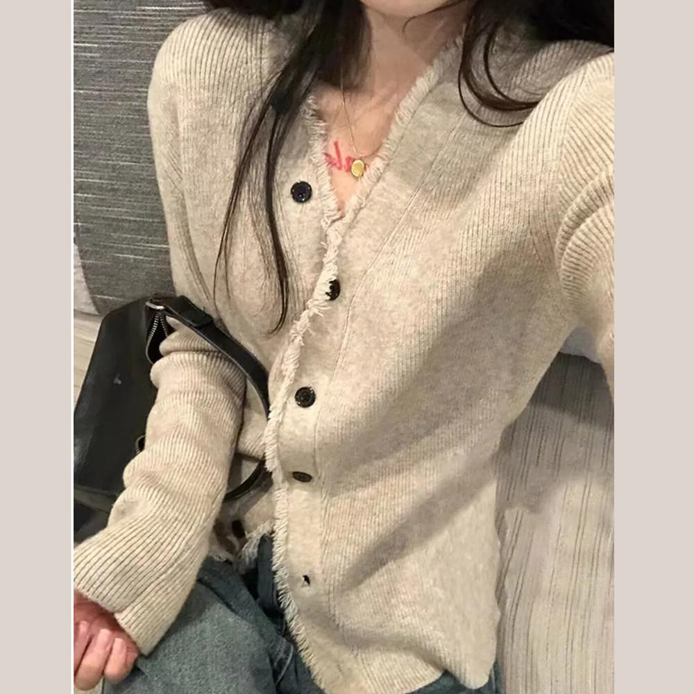 테슬 브이넥 니트 가디건 슬림핏 스웨터