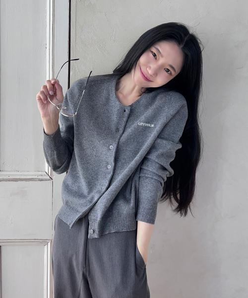 시티 스몰 로고 라운드넥 가디건_4COLORS