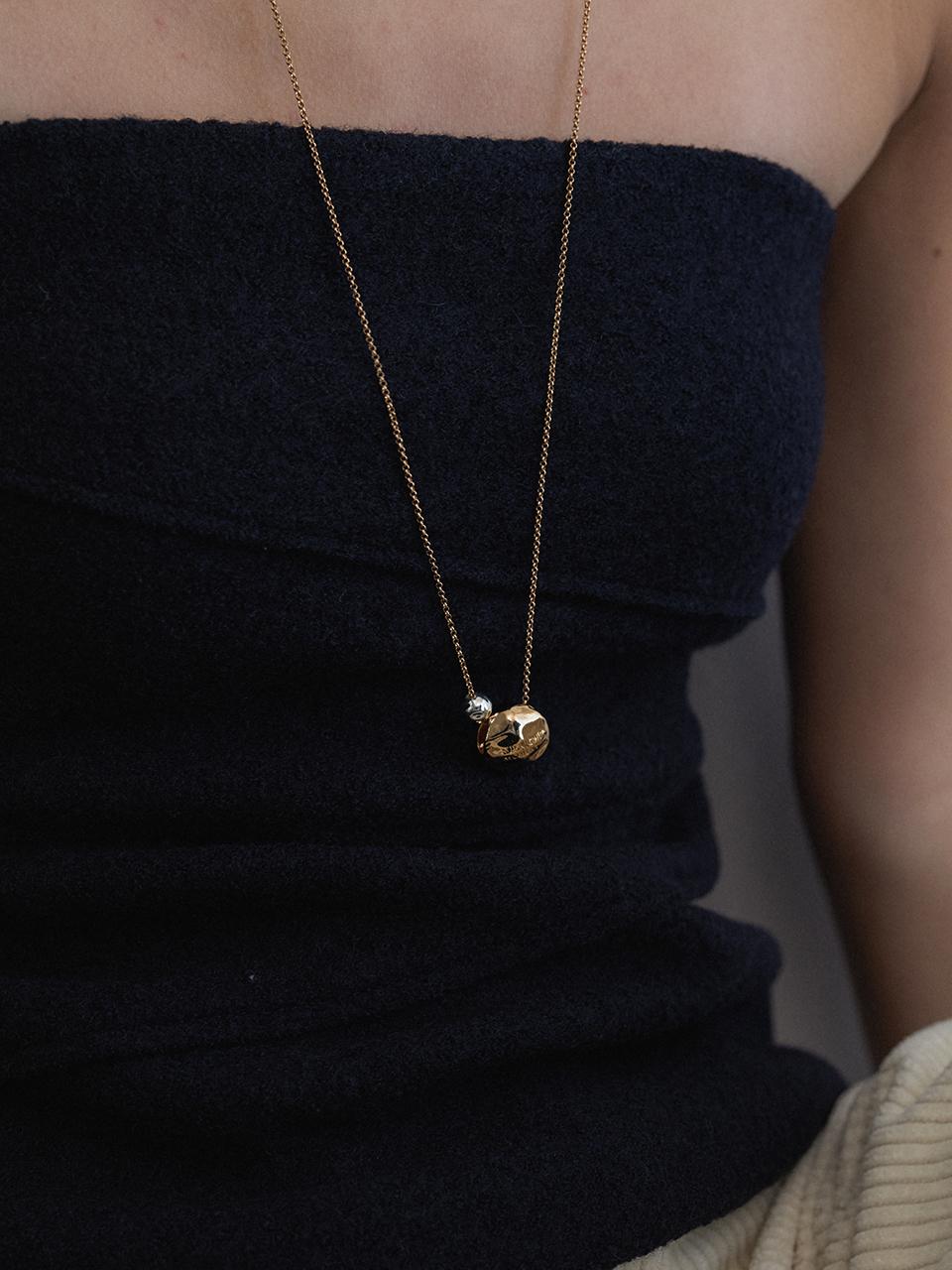 bumpy combe long necklace