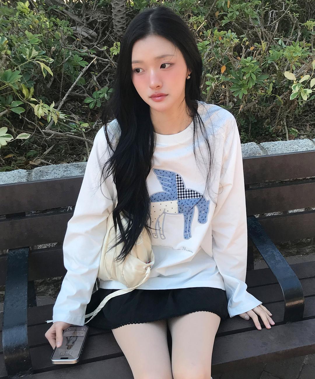 레터프롬문 [2/24 순차배송] 홀스 플라워 패치워크 티셔츠 ( 2 colors )