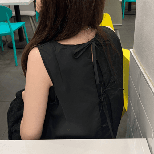 체리멜로우 [당일배송/누적 1000장돌파]크롭 백 리본 뒷트임 민소매 탑