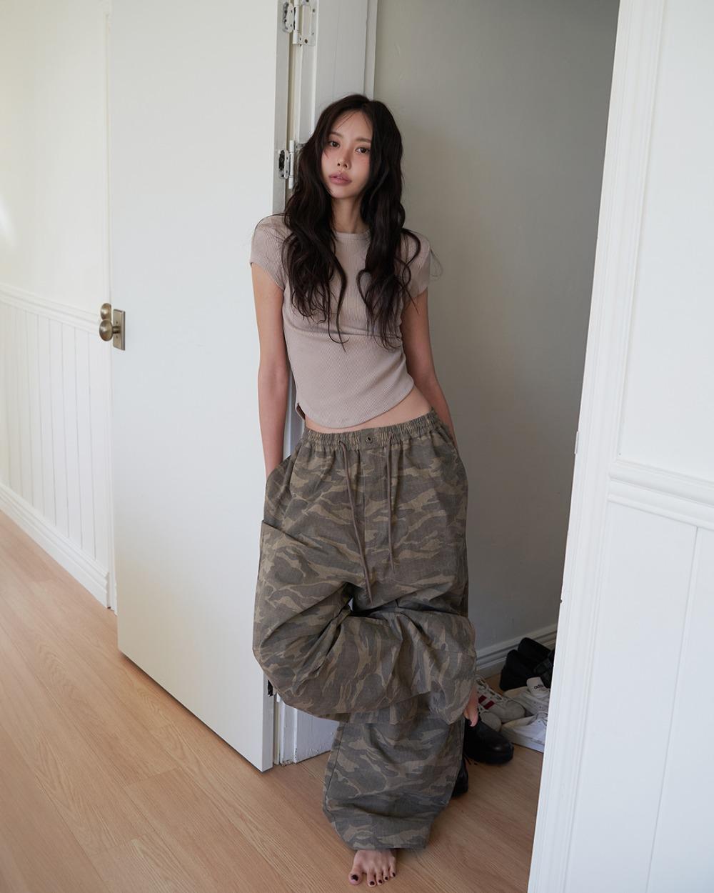 25SS vere camo rivet point wide banding pants
