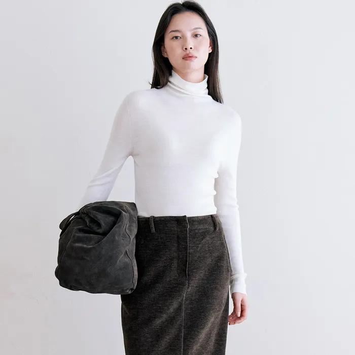 PREMIUM WOOL100 TURTLE NECK KNIT - IVORY