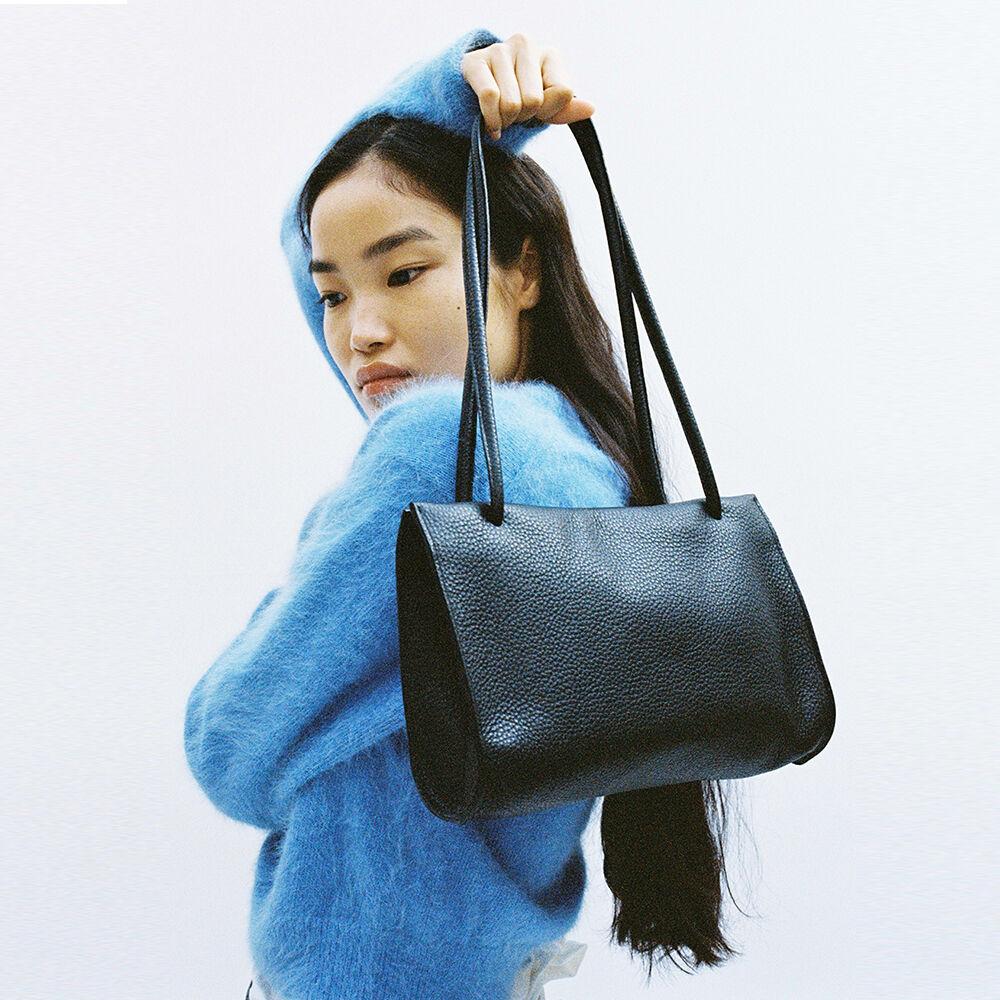 PLAIN SQUARE (BK)