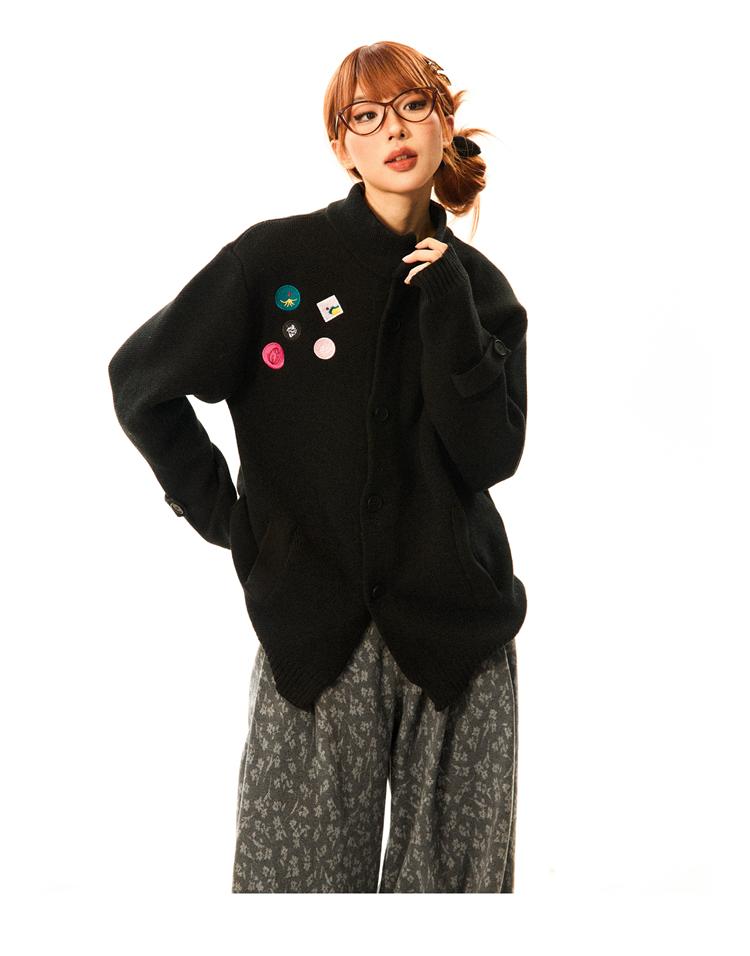YOUNG STAGE Badge Embroidered Half-neck Sweater Cardigan