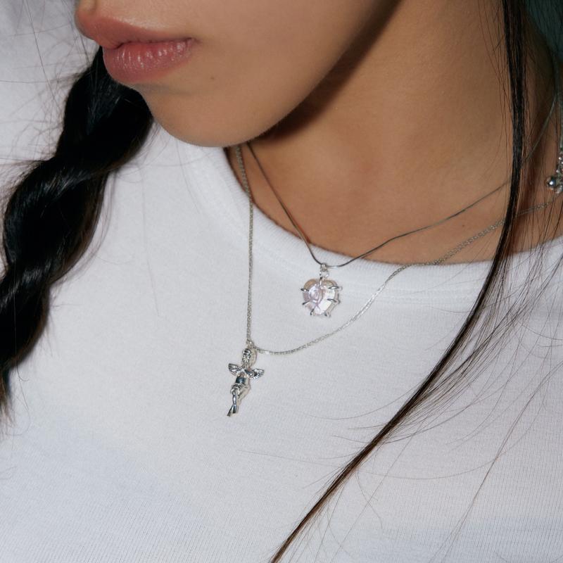clasp heart necklace
